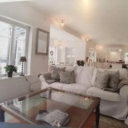 Eksklusivt Hus Pa 250 M2 I Naturskonne Omgivelser Villa
